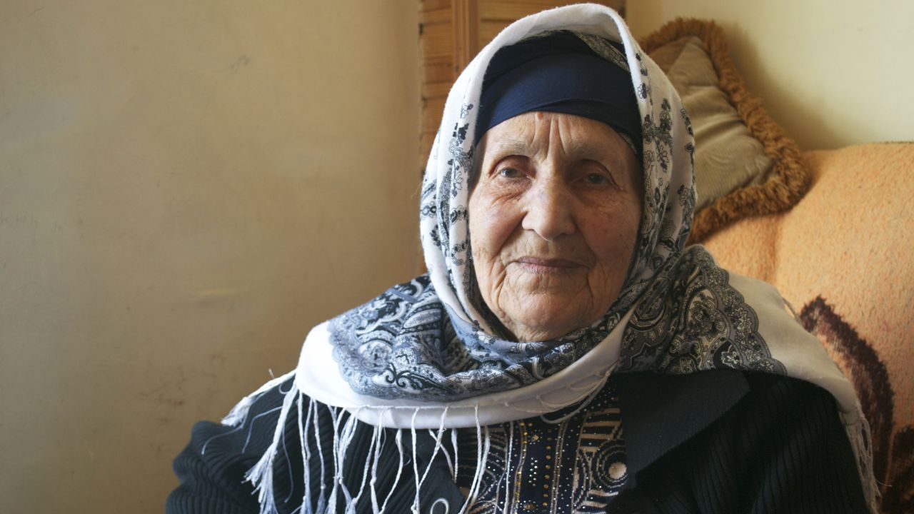 حلیمه گنبارووا یک جوان 95 ساله است. گفته می شود که پدربزرگش تا 150 سالگی، پدرش تا 168 سالگی و عمه اش تا 130 سالگی زندگی کرده است. 